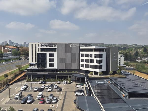 883 m² Commercial space