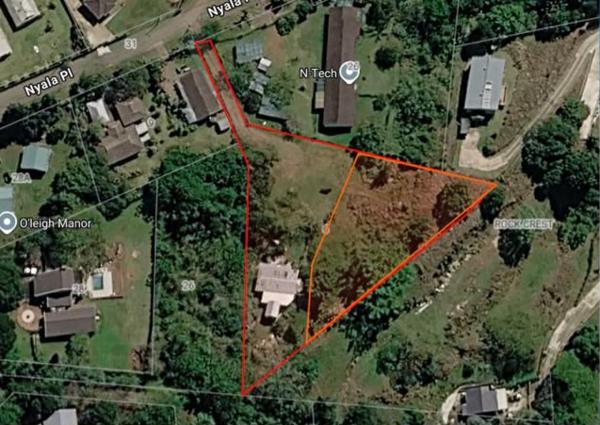 1 400 m² Land