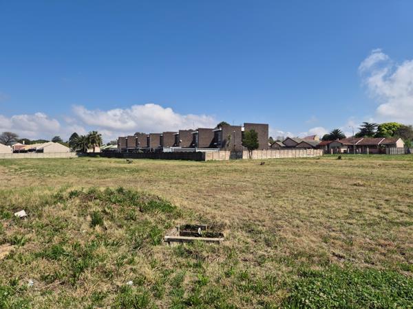 1 242 m² Land
