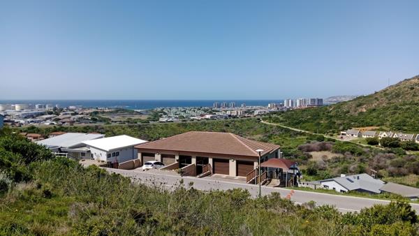 827 m² Land