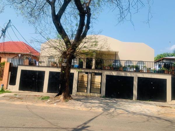 6 Bedroom House