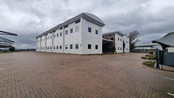 950 m² Commercial space