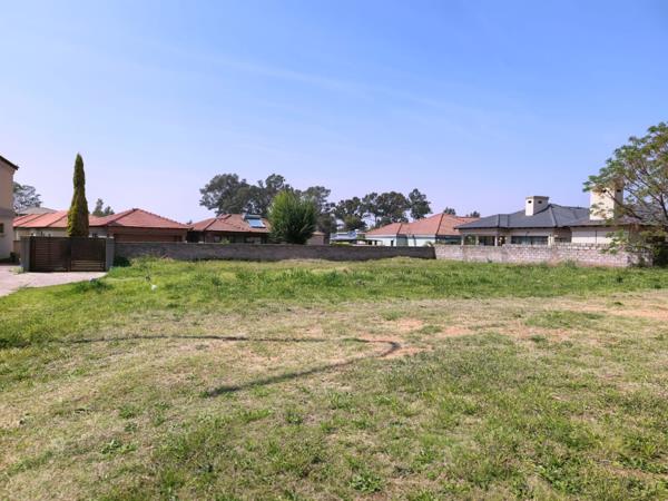 600 m² Land