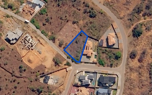 1 131 m² Land