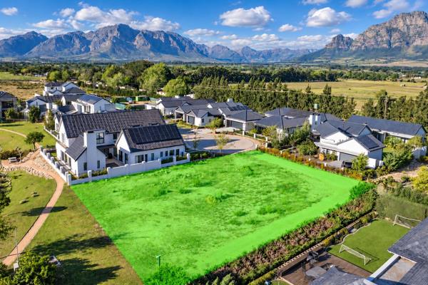 1 045 m² Land