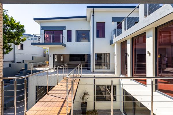 6 Bedroom House