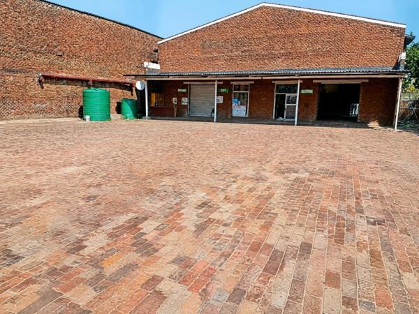 1 000 m² Commercial space