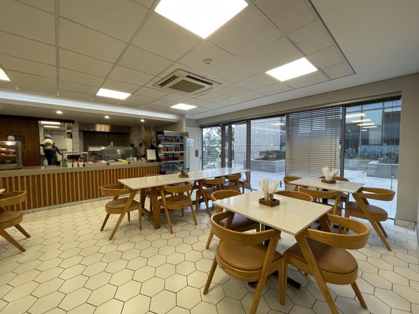 982 m² Commercial space