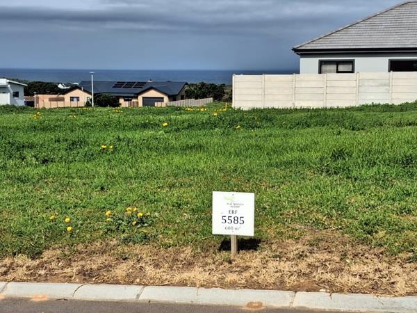 600 m² Land