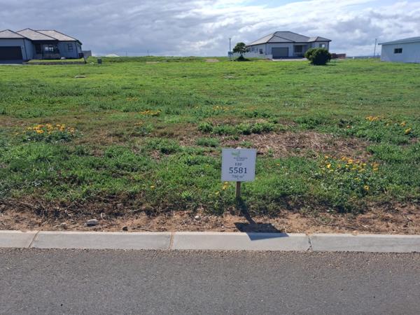 700 m² Land