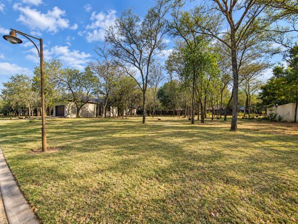 1 072 m² Land
