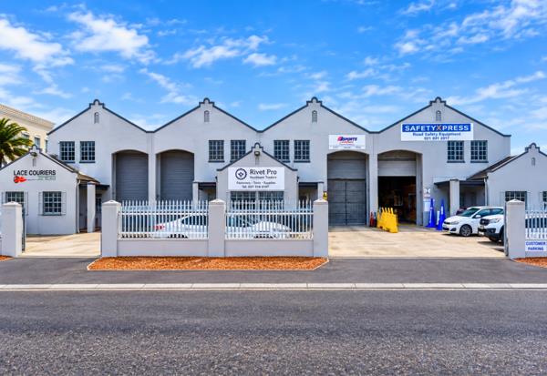 210 m² Industrial space