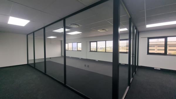 738 m² Commercial space