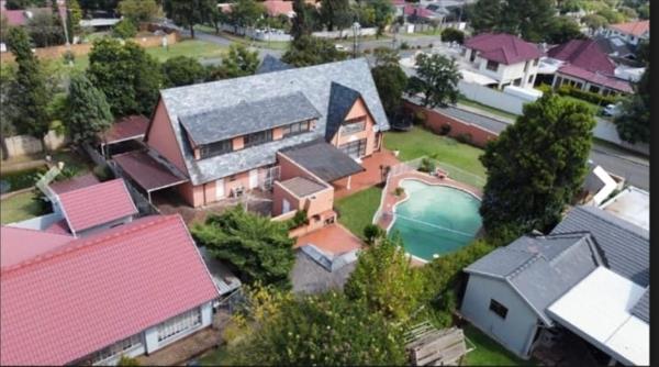 6 Bedroom House
