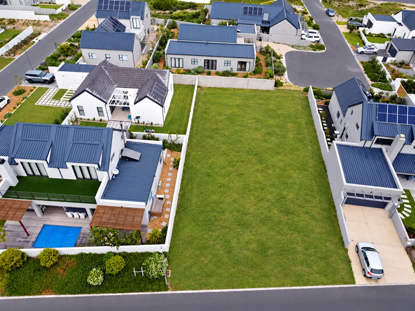 596 m² Land