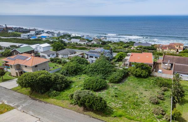 744 m² Land