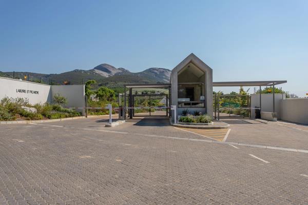 883 m² Land