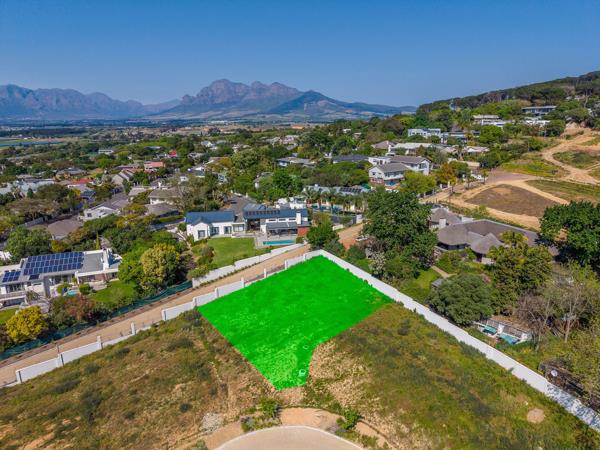 897 m² Land