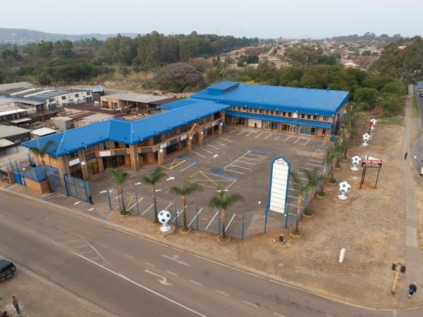3 281 m² Commercial space