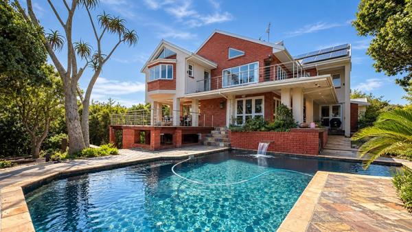 6 Bedroom House