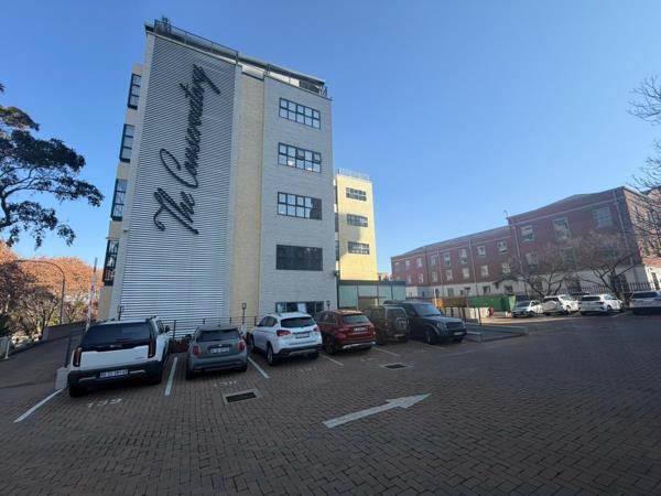 745 m² Commercial space