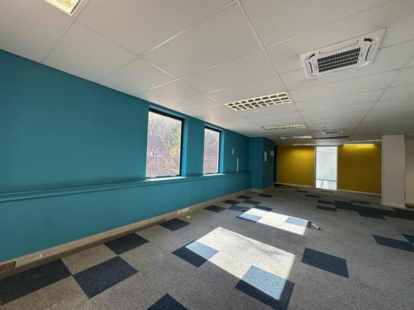 304 m² Commercial space