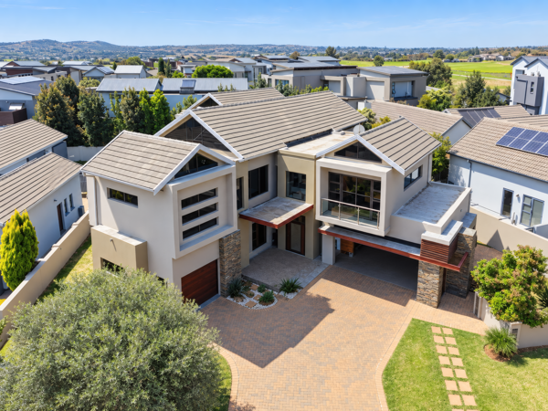 6 Bedroom House