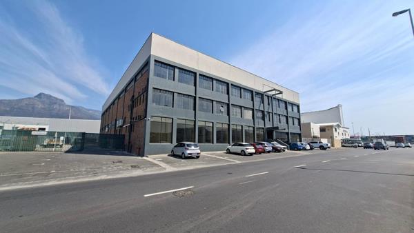 1 900 m² Industrial space
