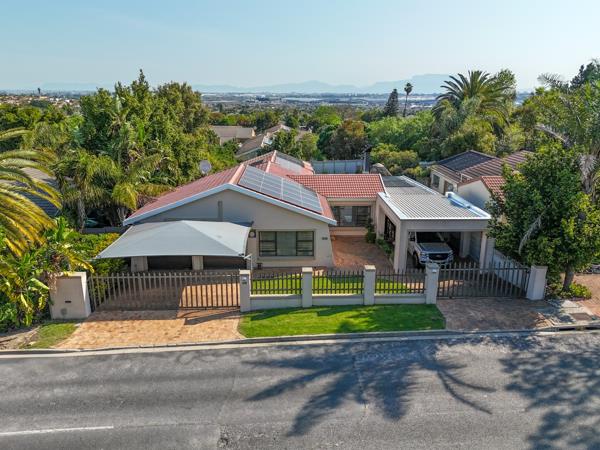 4 Bedroom House in Protea Heights
