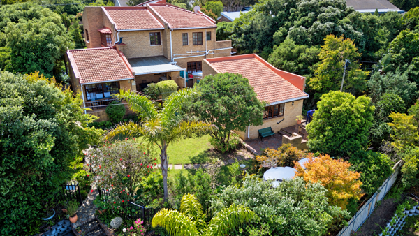 6 Bedroom House