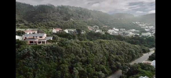 1 351 m² Land