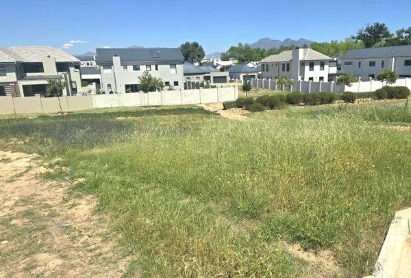 650 m² Land