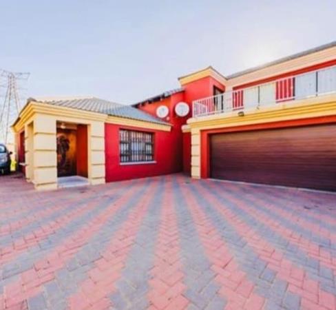 5 Bedroom House