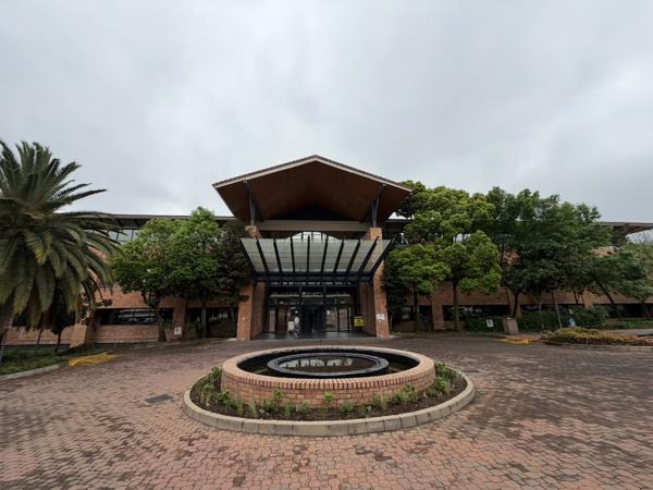 1 690 m² Commercial space