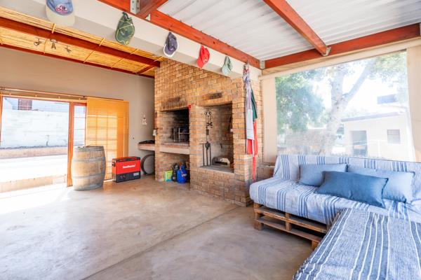 4 Bedroom House in Langerug