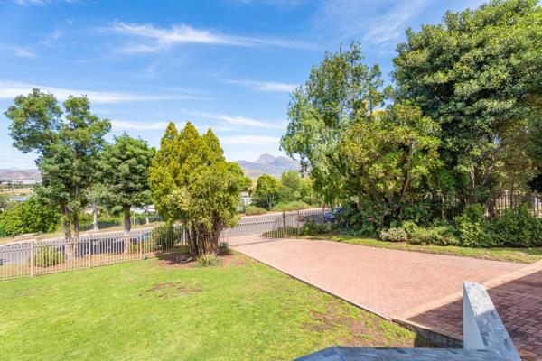 Photo of 4 Bedroom House in Langerug