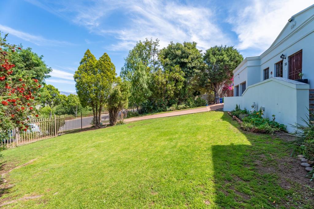 Photo of 4 Bedroom House in Langerug