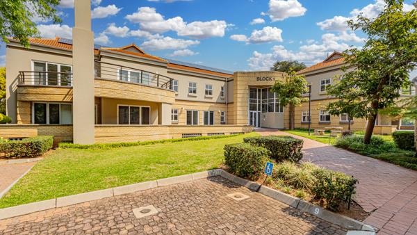 574 m² Commercial space