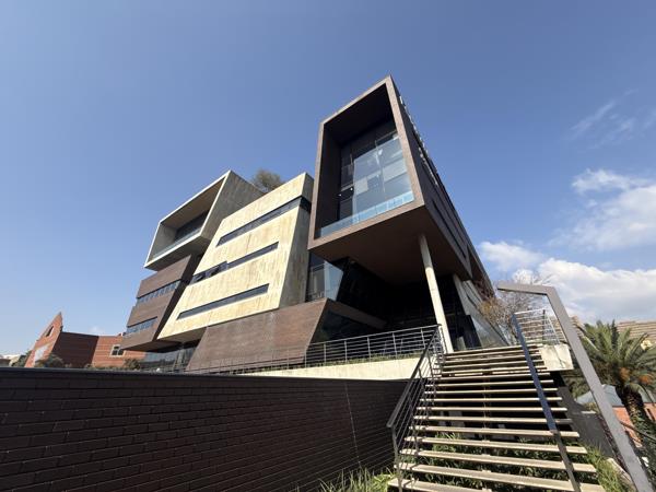 945 m² Commercial space