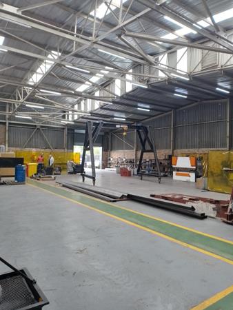 608 m² Industrial space
