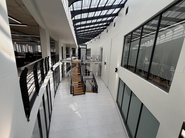 926 m² Commercial space
