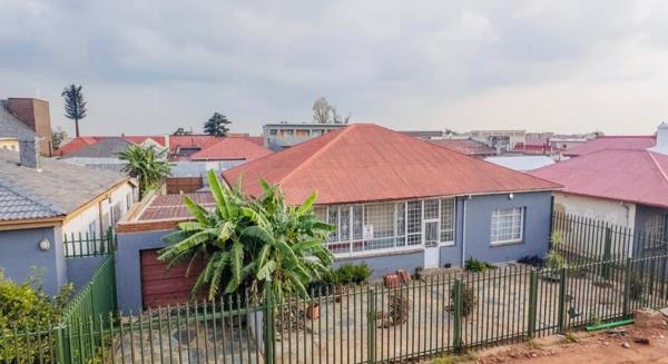 15 Bedroom House