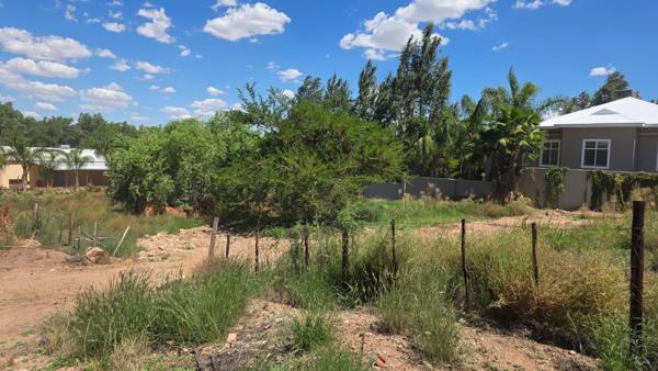1 736 m² Land