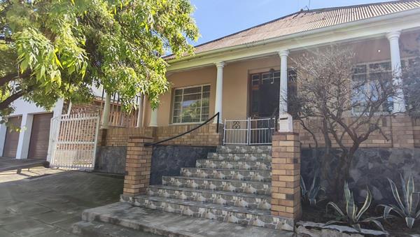 6 Bedroom House