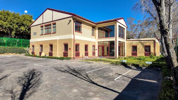 873 m² Commercial space
