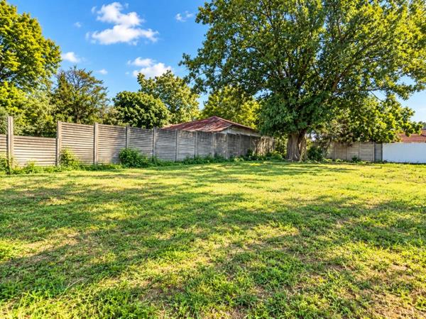2 002 m² Land