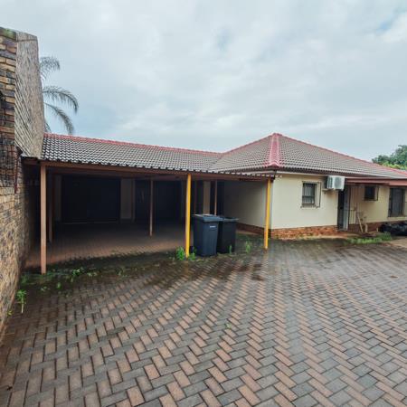 6 Bedroom House