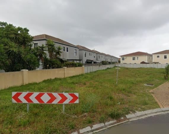 725 m² Land