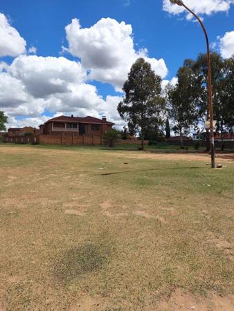 972 m² Land