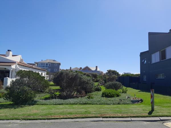 555 m² Land